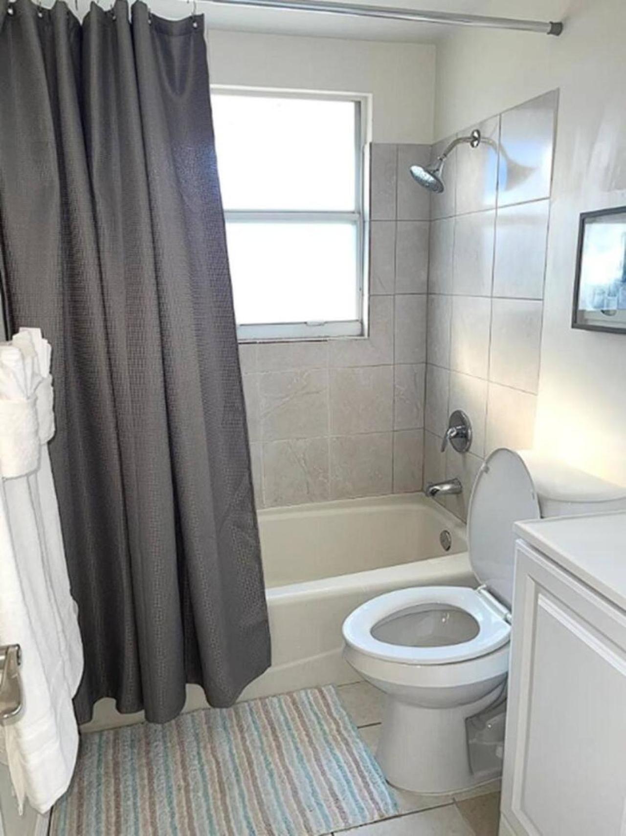 Fully Fenced With Hot Tub Near Siesta Key Bridge Holiday home *